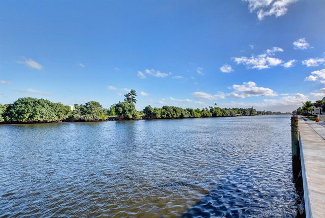 29 COLONIAL CLUB Drive 202, Boynton Beach, FL 33435