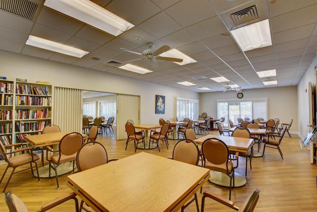 29 COLONIAL CLUB Drive 202, Boynton Beach, FL 33435