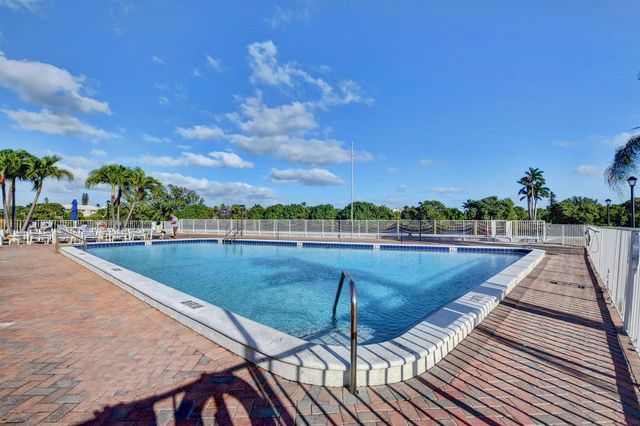 29 COLONIAL CLUB Drive 202, Boynton Beach, FL 33435
