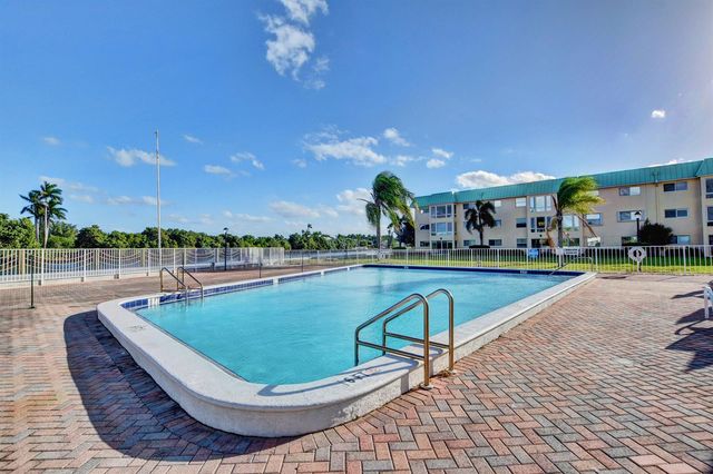 29 COLONIAL CLUB Drive 202, Boynton Beach, FL 33435