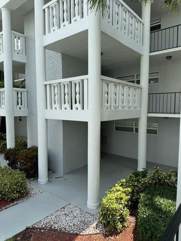 29 COLONIAL CLUB Drive 202, Boynton Beach, FL 33435