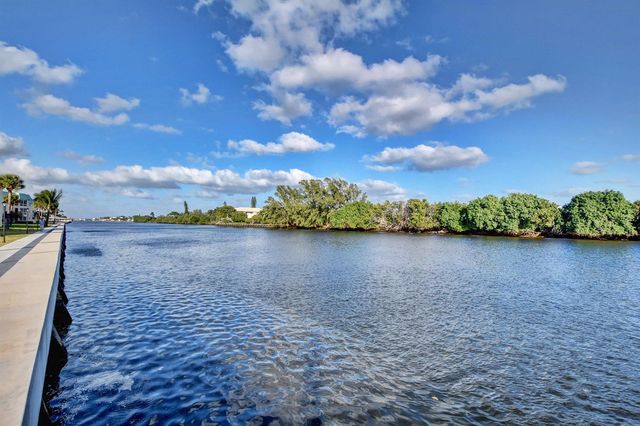 29 COLONIAL CLUB Drive 202, Boynton Beach, FL 33435