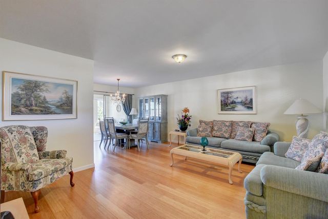 29 COLONIAL CLUB Drive 202, Boynton Beach, FL 33435