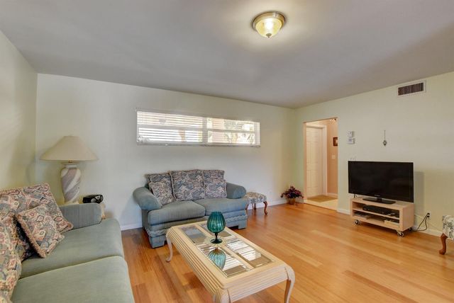 29 COLONIAL CLUB Drive 202, Boynton Beach, FL 33435