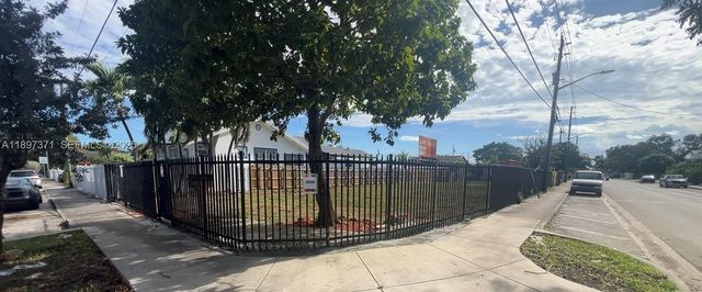 2052 NW 27th St, Miami, FL 33142