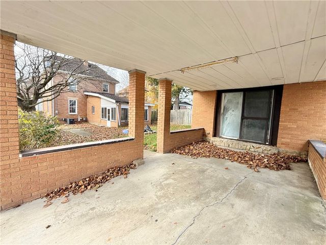 700 W Clayton St, New Castle, PA 16102