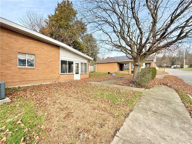 700 W Clayton St, New Castle, PA 16102