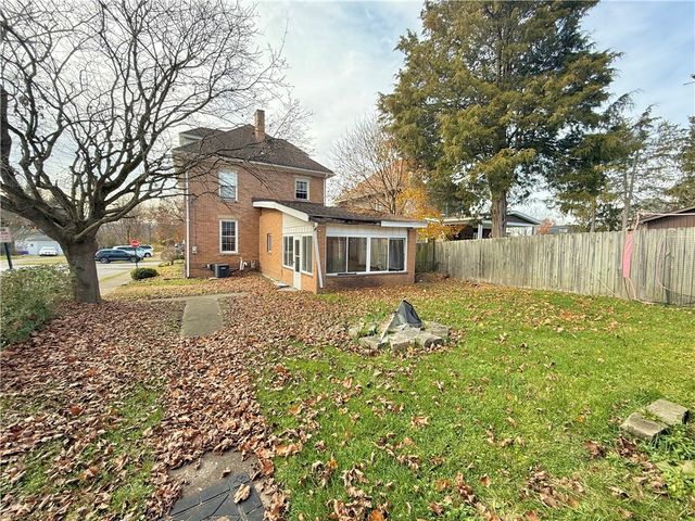 700 W Clayton St, New Castle, PA 16102