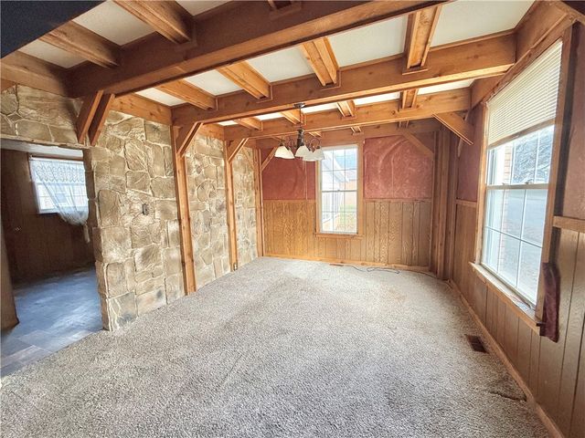 700 W Clayton St, New Castle, PA 16102