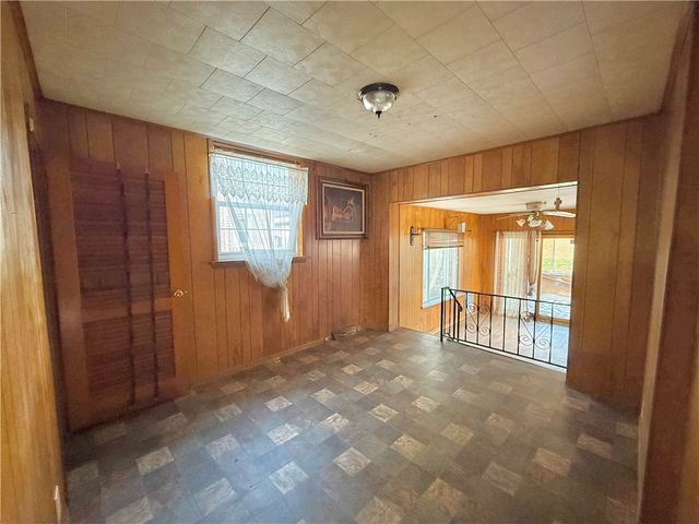 700 W Clayton St, New Castle, PA 16102