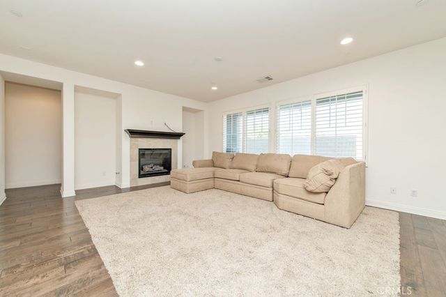 6842 Lucite Dr, Eastvale, CA 92880