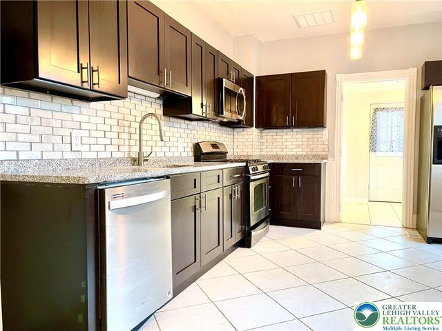 909 Bushkill Street, Easton, PA 18042