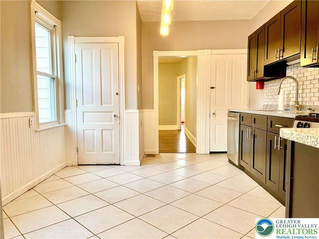 909 Bushkill Street, Easton, PA 18042