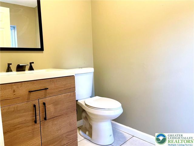 909 Bushkill Street, Easton, PA 18042