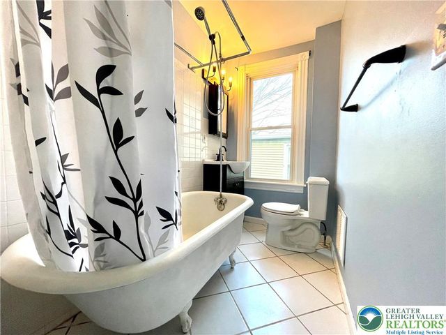 909 Bushkill Street, Easton, PA 18042