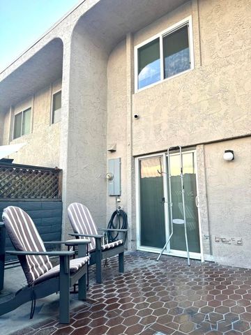 2120 N Indian Canyon Drive D, Palm Springs, CA 92262