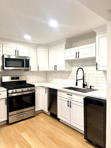 2120 N Indian Canyon Drive D, Palm Springs, CA 92262