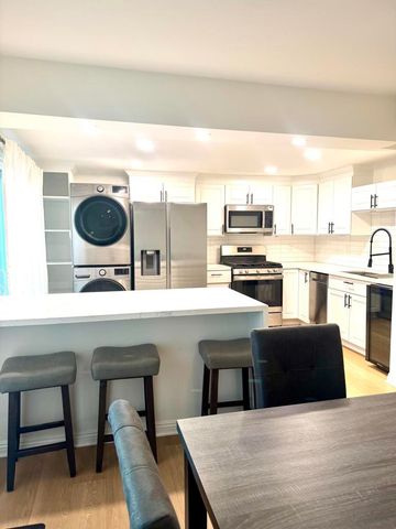 2120 N Indian Canyon Drive D, Palm Springs, CA 92262