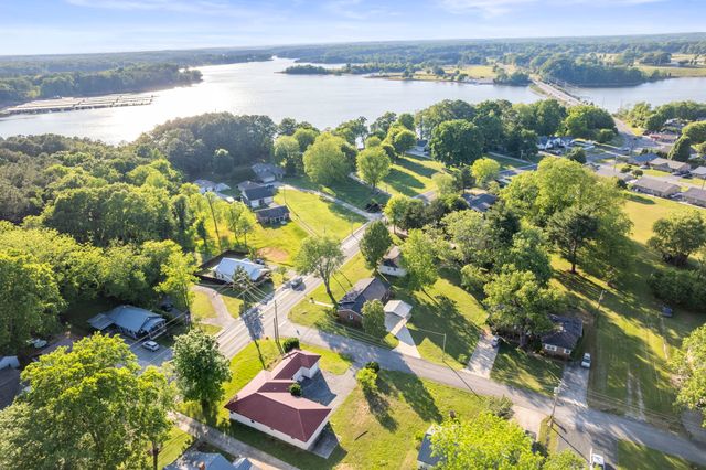 1010 N High St, Winchester, TN 37398