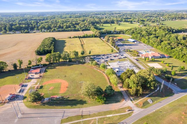 1010 N High St, Winchester, TN 37398
