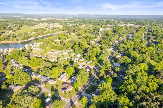 1010 N High St, Winchester, TN 37398