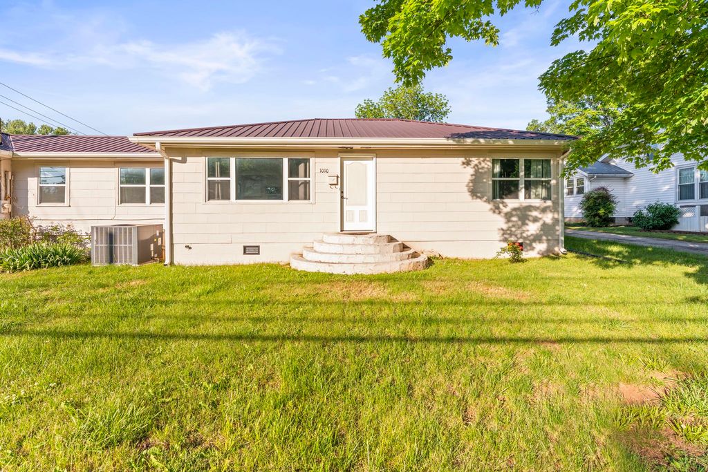1010 N High St, Winchester, TN 37398