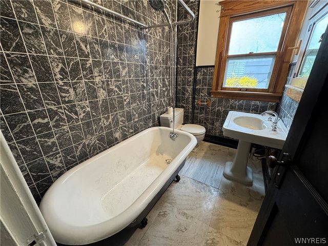 2419 Whitney Avenue, Niagara Falls, NY 14301