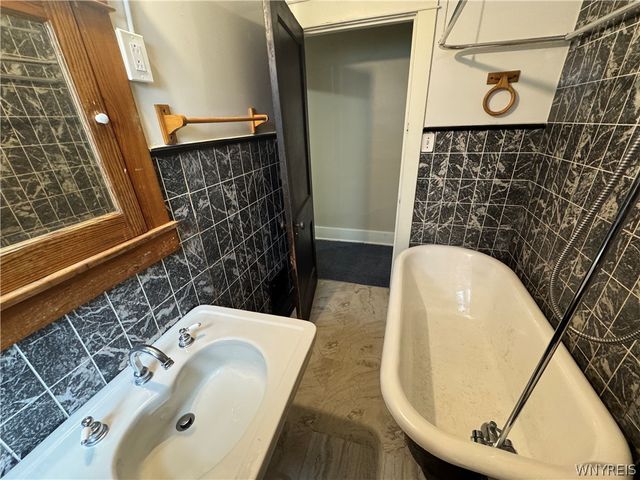 2419 Whitney Avenue, Niagara Falls, NY 14301
