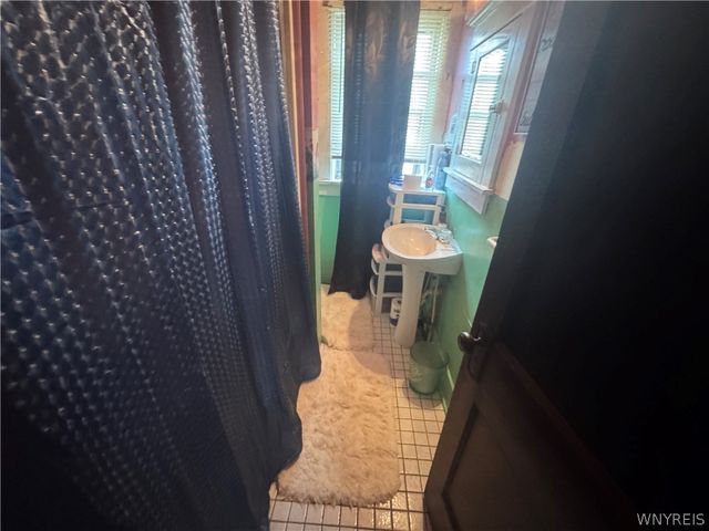 2419 Whitney Avenue, Niagara Falls, NY 14301