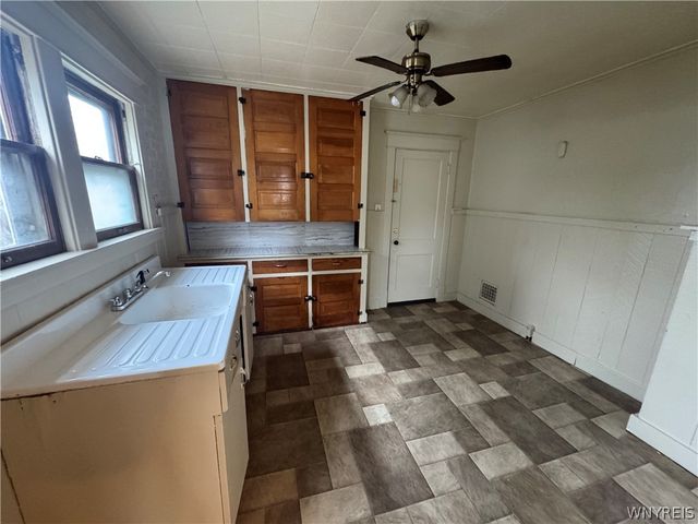 2419 Whitney Avenue, Niagara Falls, NY 14301