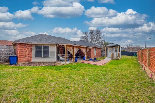 5260 Dillon Circle, Haltom City, TX 76137