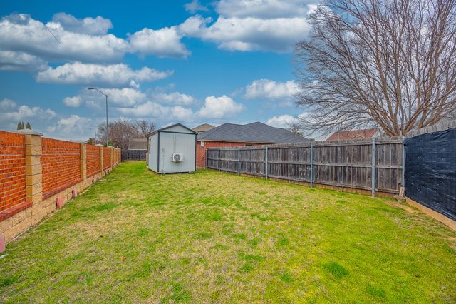 5260 Dillon Circle, Haltom City, TX 76137