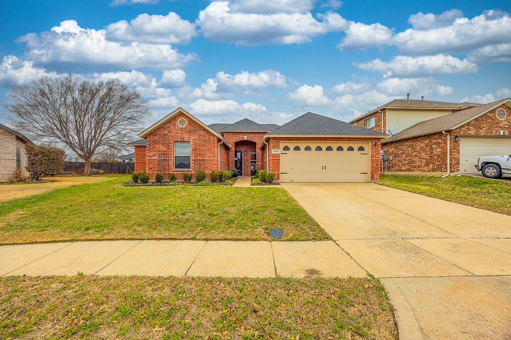 5260 Dillon Circle, Haltom City, TX 76137