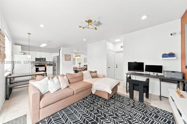 15872 NW 21st St, Pembroke Pines, FL 33028