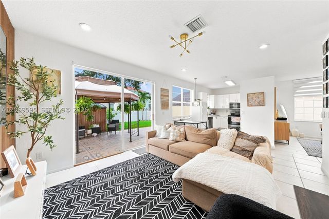 15872 NW 21st St, Pembroke Pines, FL 33028