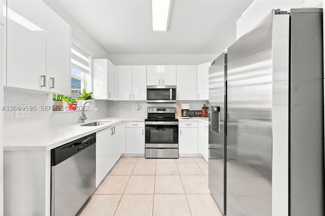 15872 NW 21st St, Pembroke Pines, FL 33028