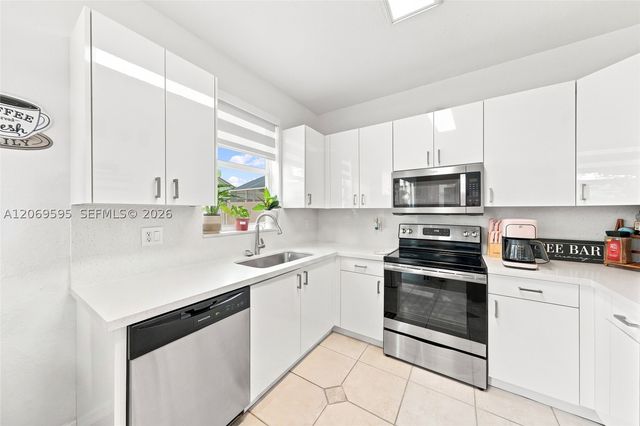 15872 NW 21st St, Pembroke Pines, FL 33028