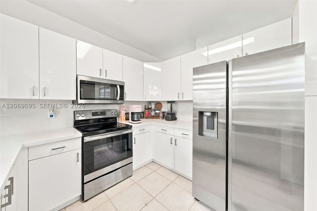 15872 NW 21st St, Pembroke Pines, FL 33028