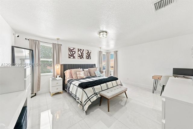 15872 NW 21st St, Pembroke Pines, FL 33028