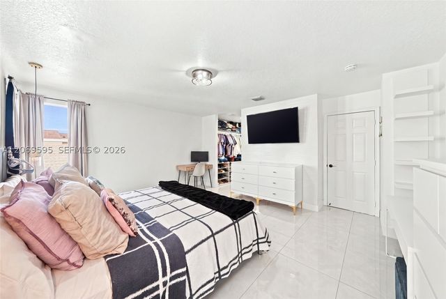 15872 NW 21st St, Pembroke Pines, FL 33028