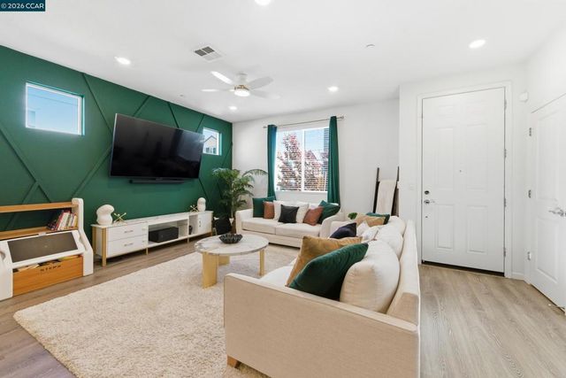 5 Brookdale Court, Pittsburg, CA 94565