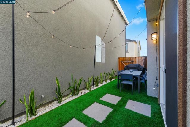 5 Brookdale Court, Pittsburg, CA 94565