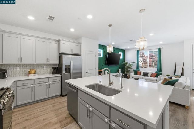 5 Brookdale Court, Pittsburg, CA 94565