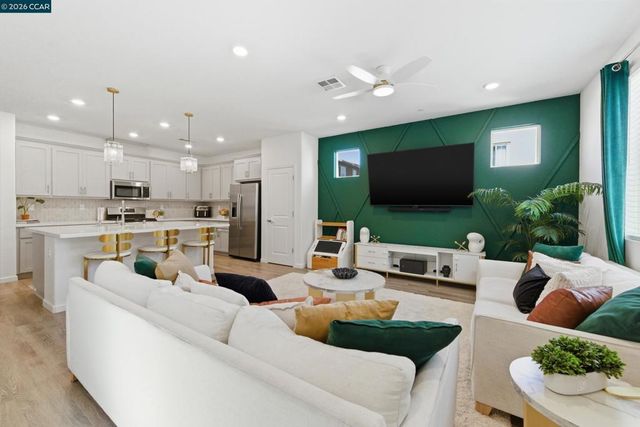 5 Brookdale Court, Pittsburg, CA 94565