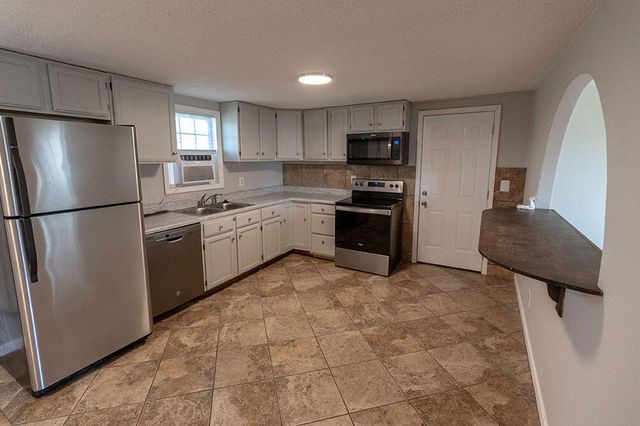 6007 N VICKIE DR, Columbia, MO 65202