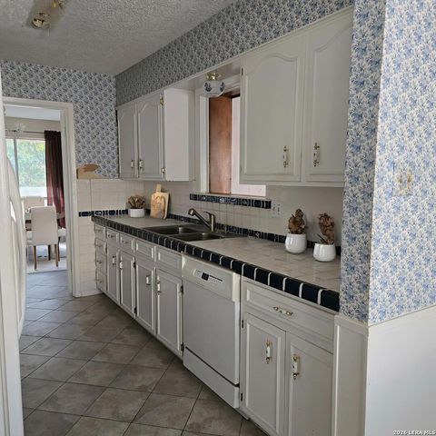 6331 mary jamison, Leon Valley, TX 78238