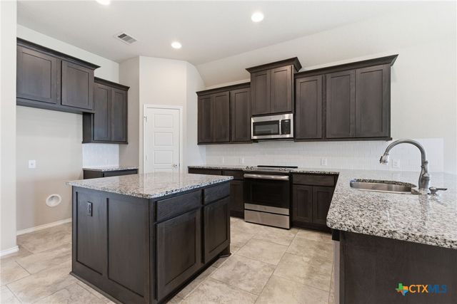2940 Coral Way, Seguin, TX 78155