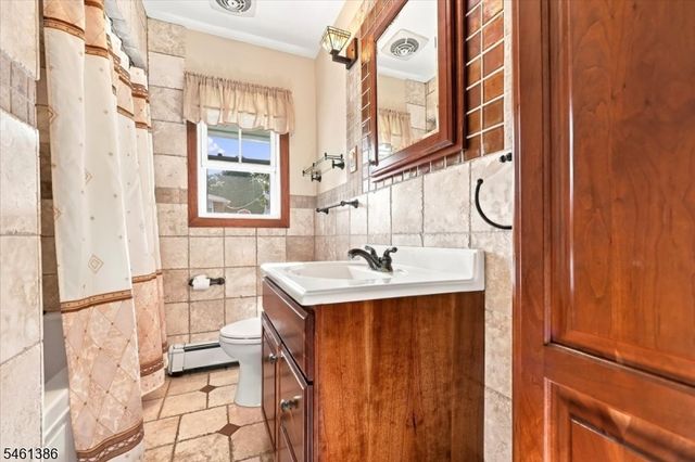 161 Manchester Ave, North Haledon Boro, NJ 07508