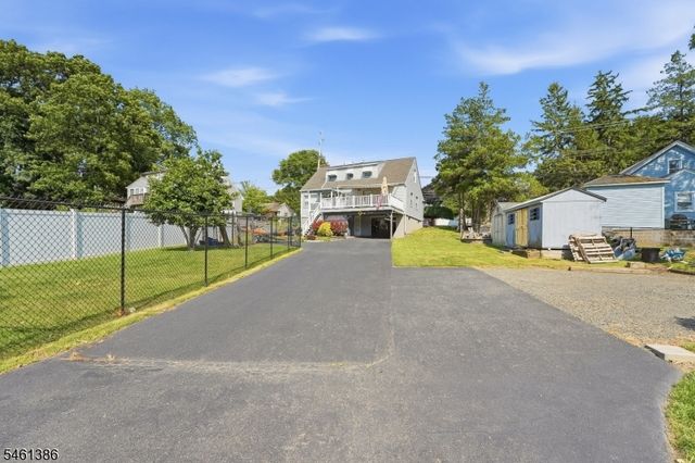 161 Manchester Ave, North Haledon Boro, NJ 07508