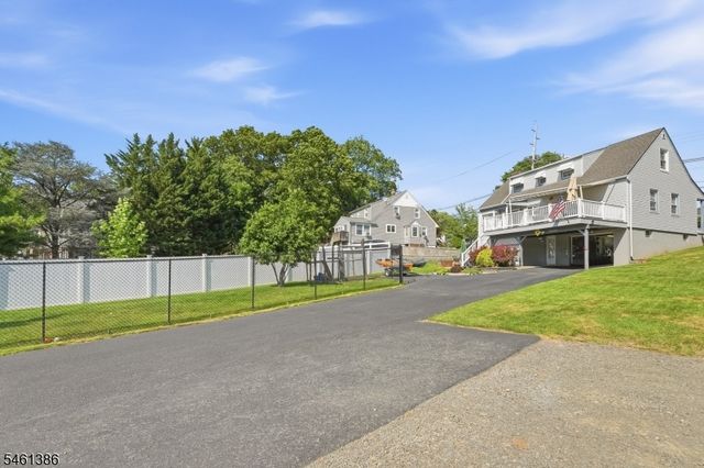 161 Manchester Ave, North Haledon Boro, NJ 07508